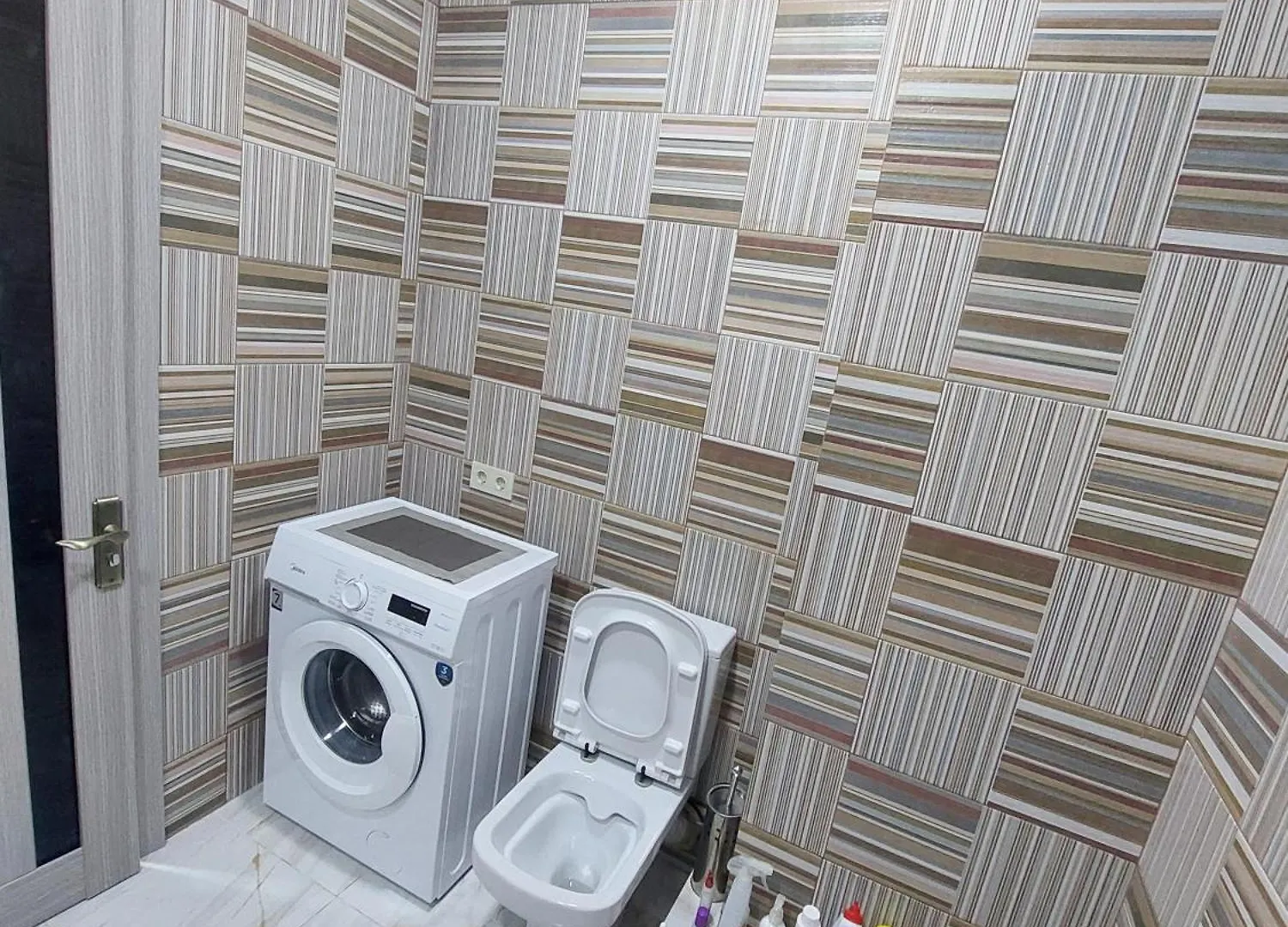 Apartment First Line Adliye